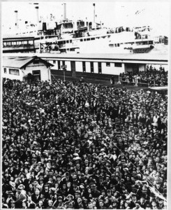 Crowds welcome the Empress of Britain